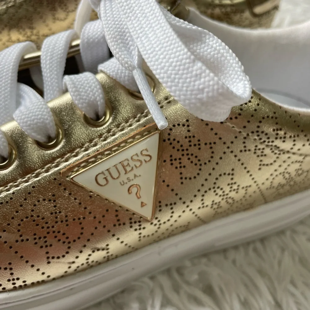 Guess size preloved